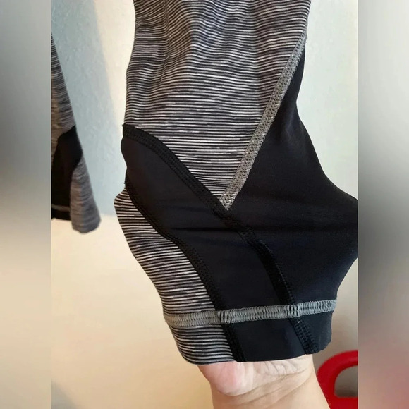 Lululemon run inspire crop black and gray size 4 - Picture 8 of 10